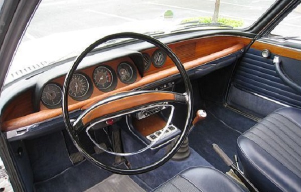 BMW 2000cs interior